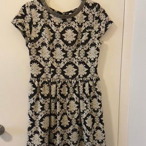 Women's Xhilaration Dress, size M, damask print, grey and white